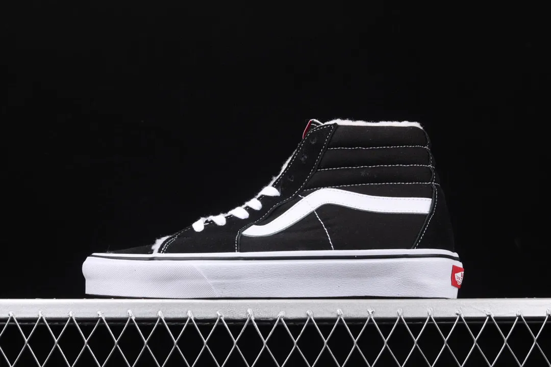 All categories Vans Vans series Vans Hi Vans high-top plus velvet Vans Sk8 Hi Vans classic winter plus velvet high-top casual sneakers VN000D5IB8C
